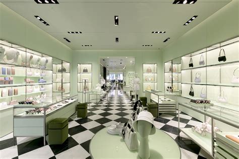 prada boutique concept store|prada abbigliamento sito ufficiale.